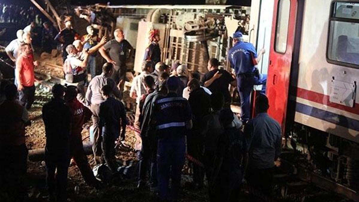 Tekirdağ'da yolcu treni devrildi: 24 ölü, 124 yaralı