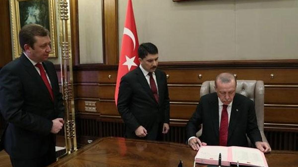 Ekonomide yeni dönem başladı! Dümene Albayrak geçti
