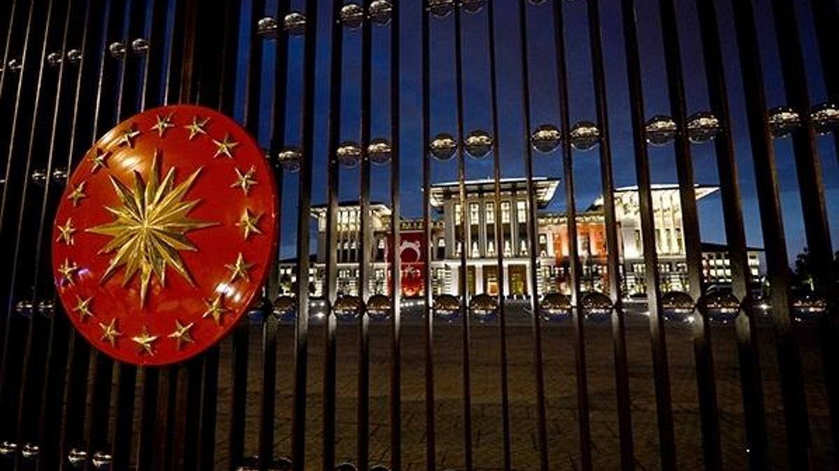 Cumhurbaşkanıyla gelecek ve gidecek kadrolar belirlendi