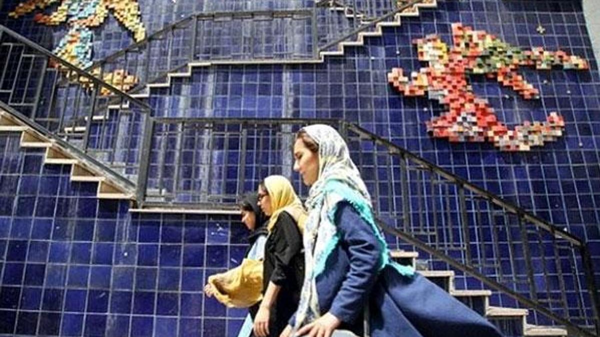 İran'da turistlere başörtüsü zorunluluğu