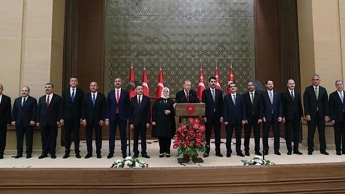 4 bakan vekillikten istifa etti