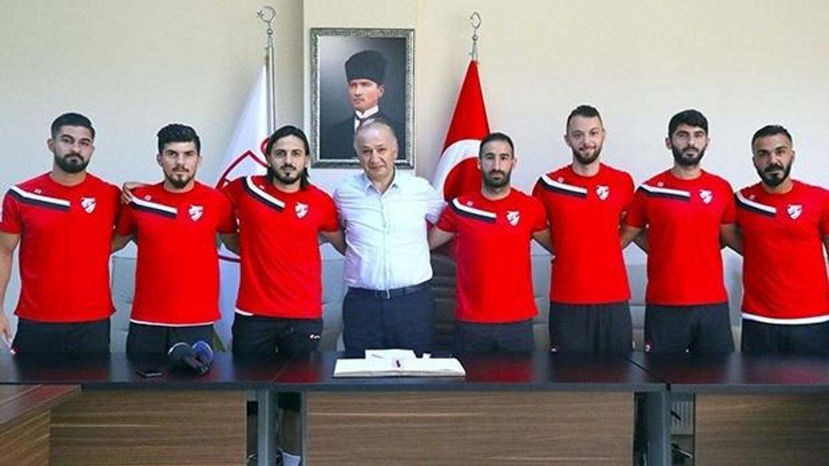 Boluspor, 8 futbolcu ile sözleşme imzaladı