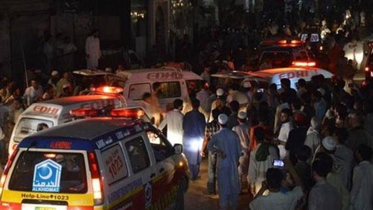 Pakistan'da canlı bombalı saldırı: 12 ölü, 35 yaralı