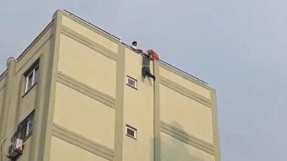 8. kattan atlarken akrabaları son anda kurtardı