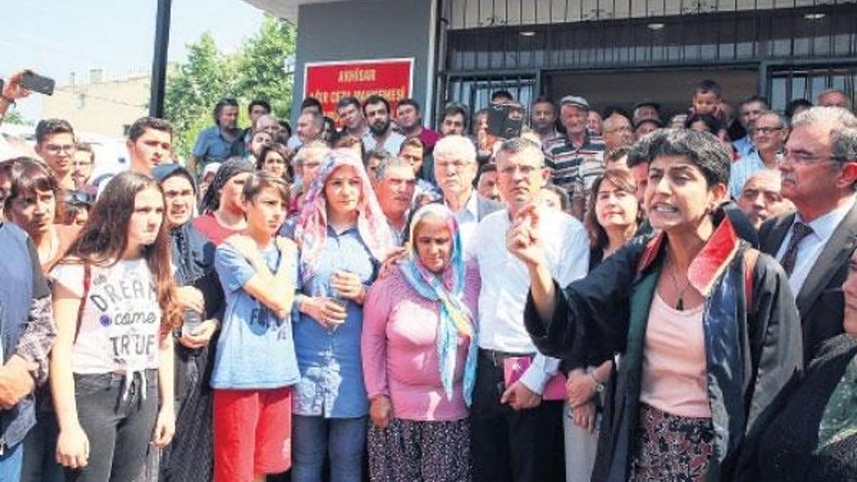 Bir kez daha yıkıldılar