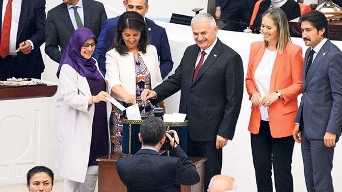 3. turda 335 oyla Yıldırım