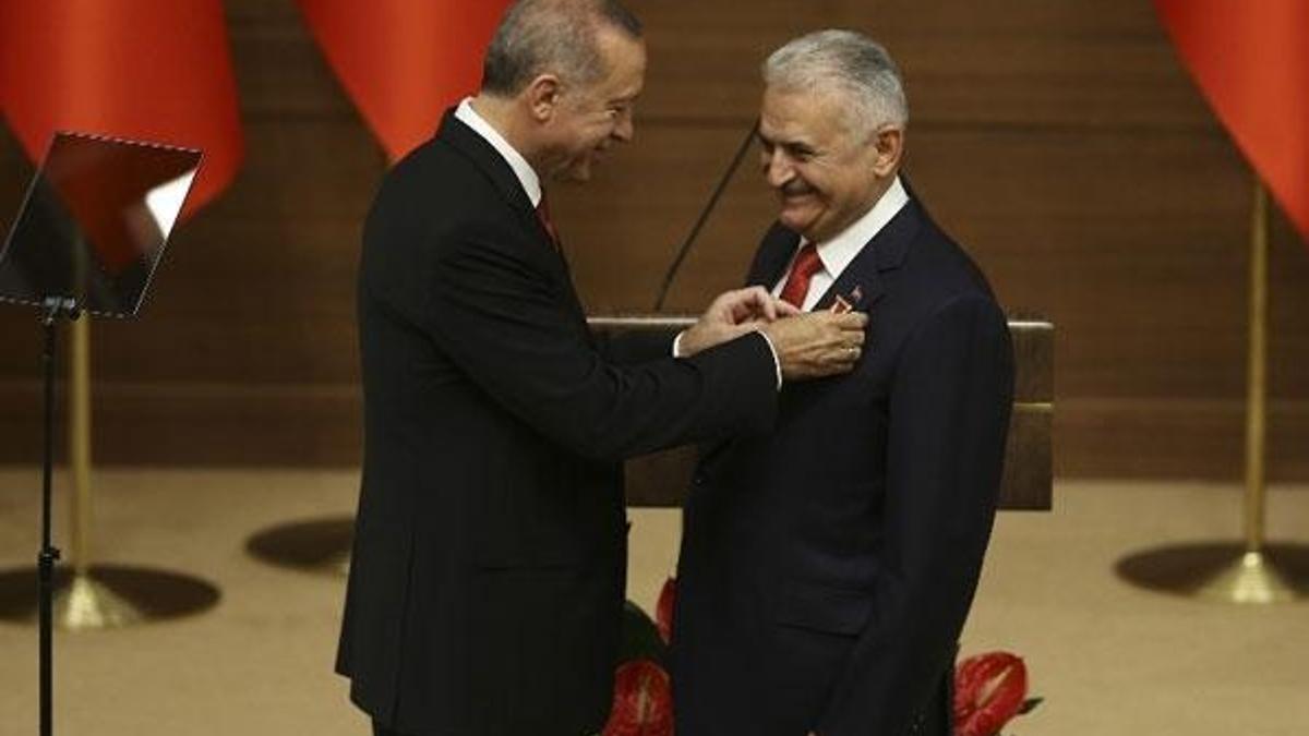 Meclis Başkanı Binali Yıldırım'a Şeref Madalyası verildi