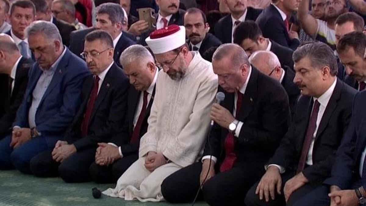 Cumhurbaşkanı Erdoğan Millet Camii'nde Kur'an okudu