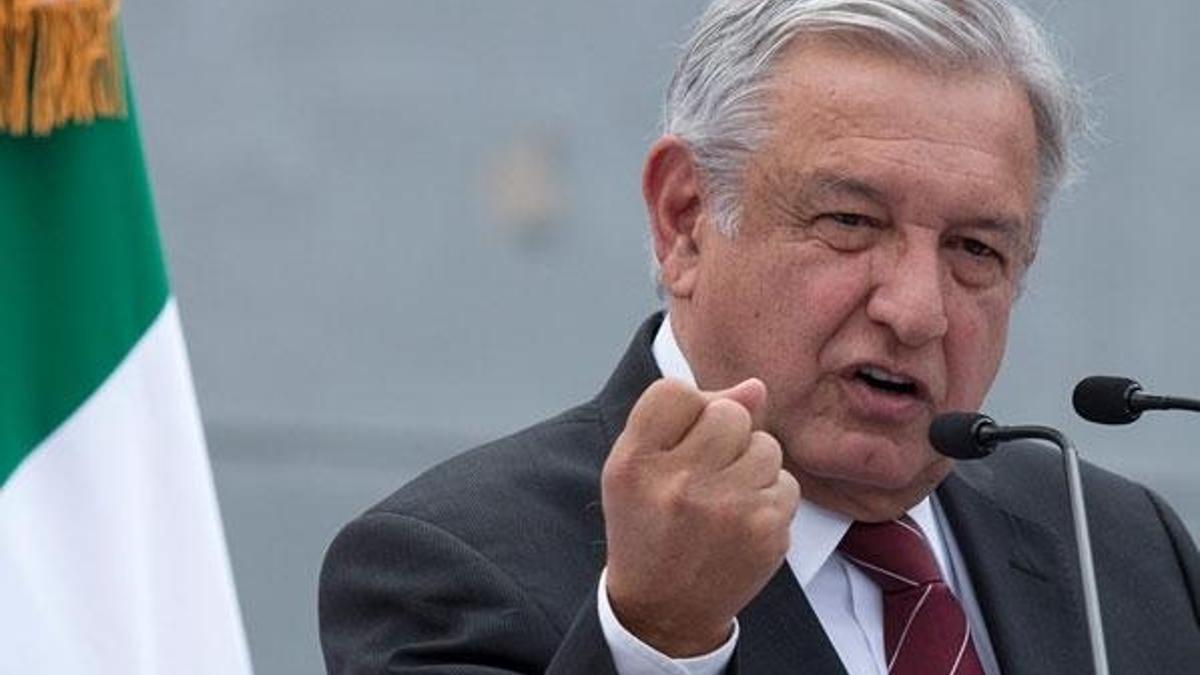 Meksika Devlet Başkanı kendi maaşını düşürüyor