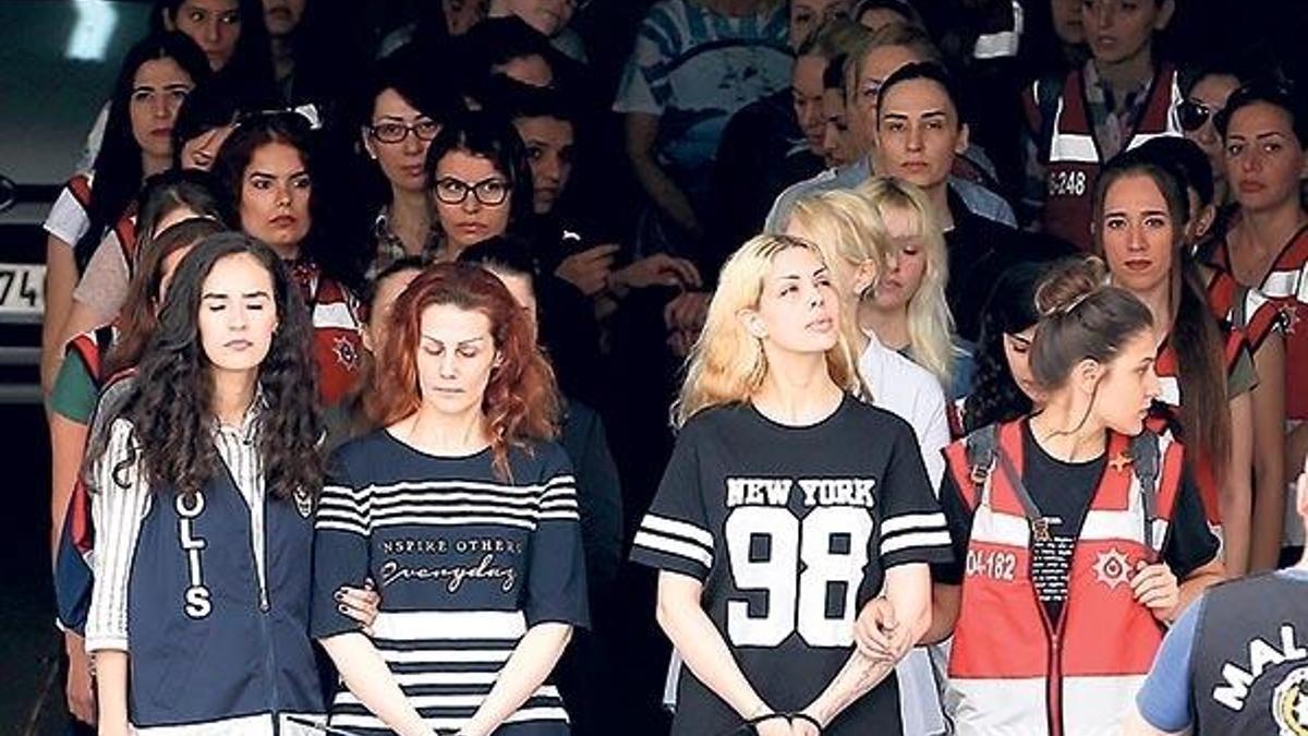 ‘Kadınları, sapkın arzularına köle yaptı’