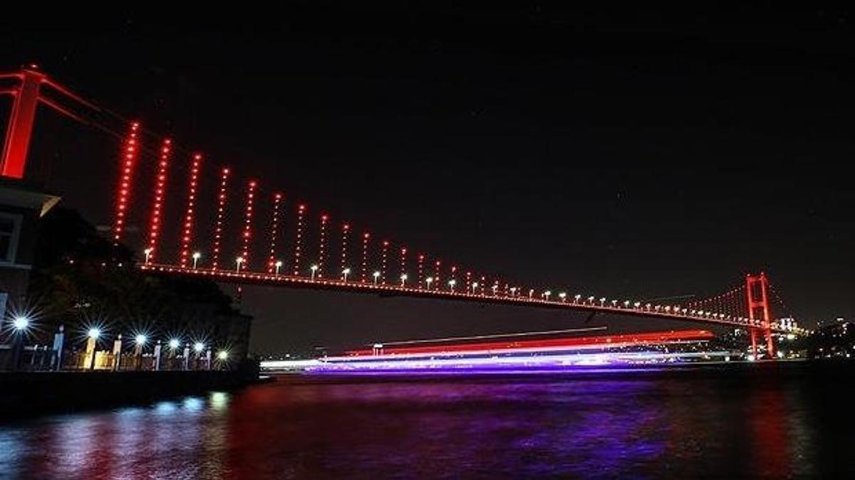 15 Temmuz Şehitler Köprüsü'nde ışıklar "özel sporcular" için yandı