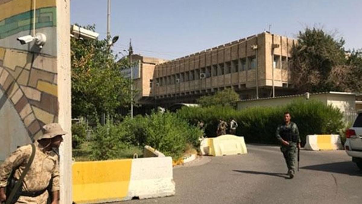 Son dakika... Valilik binasına silahlı baskın! Erbil'de...