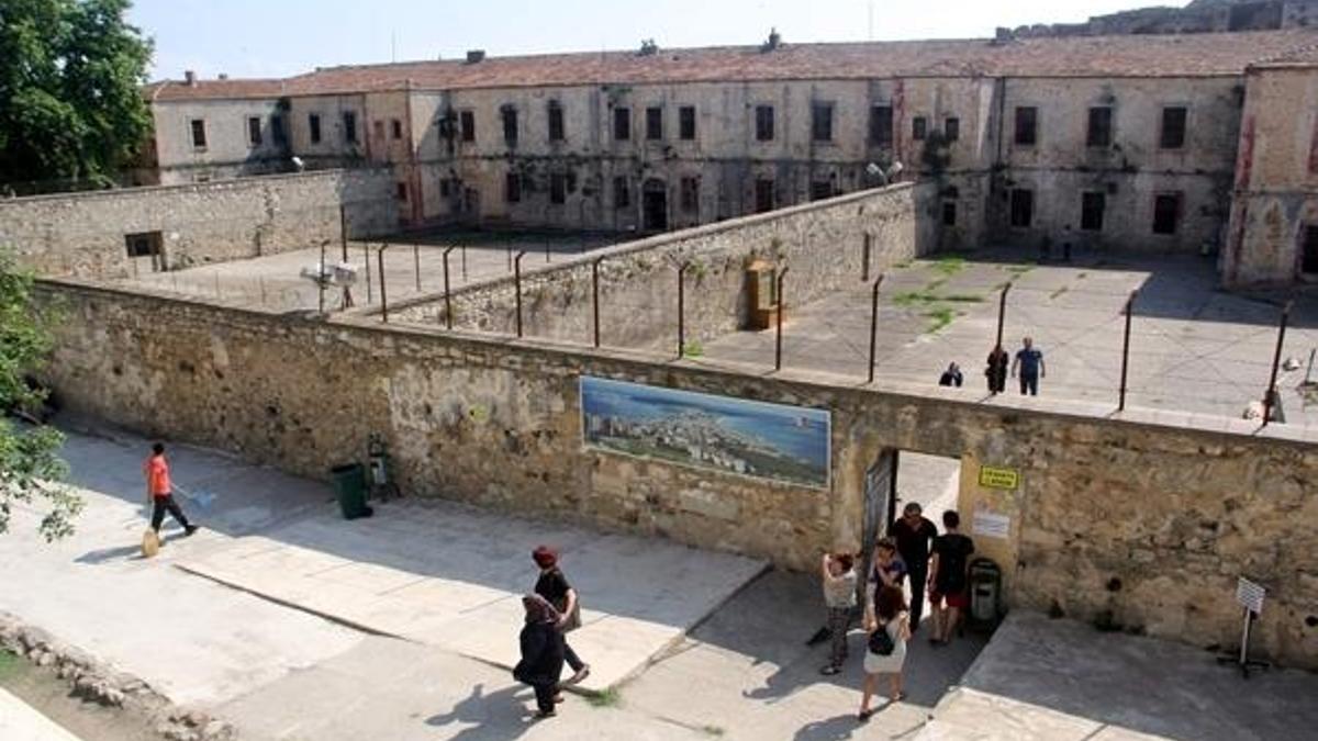 Tarihi cezaevi tatilcilerin uğrak noktası oldu