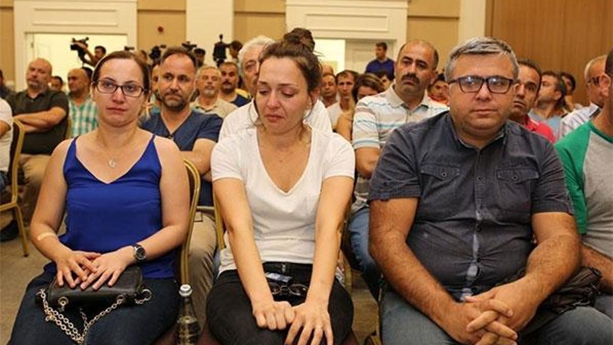 Yanan fabrikanın sahibi ile çalışanları gözyaşlarına boğuldu