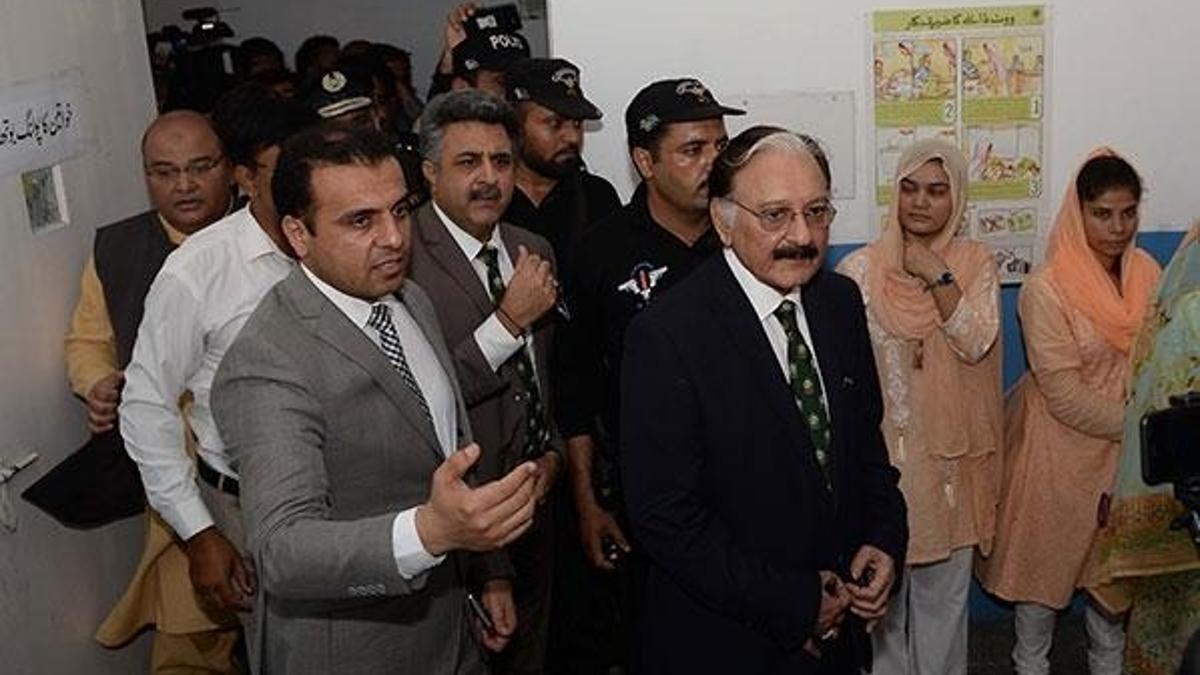Pakistan'da oy verme işlemi sona erdi