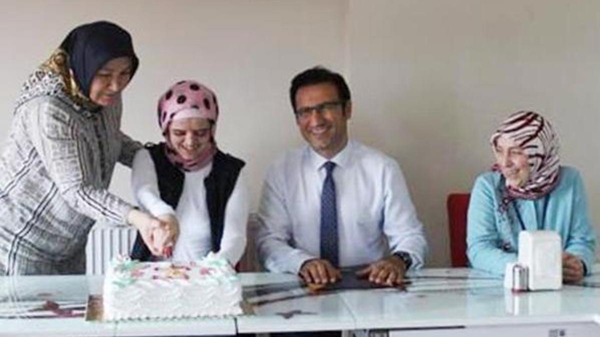 Görme engelli Berru hukuk fakültesini bitirdi
