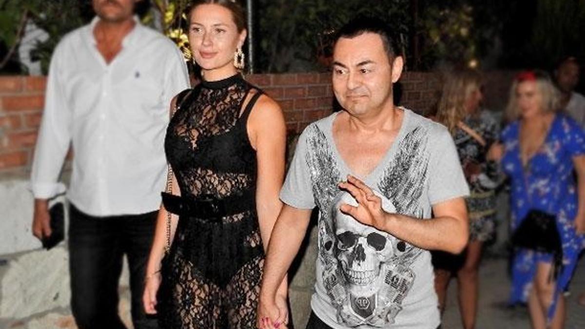 Serdar Ortaç ve eşi Chloe, Çeşme'de