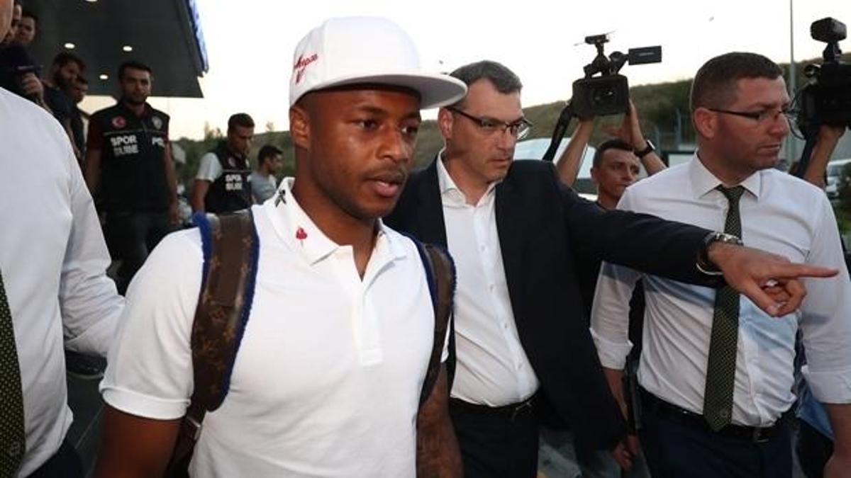 Ayew geldi stoper bekleniyor