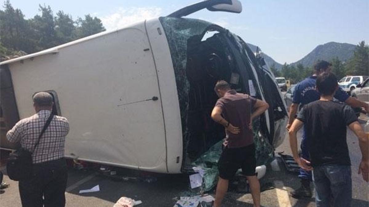 Çinli turistleri taşıyan otobüs kaza yaptı: 2 ölü, 30 yaralı