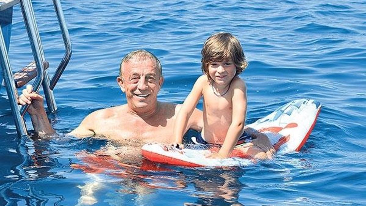 Küçük Ağa’ya baba sürpriz!