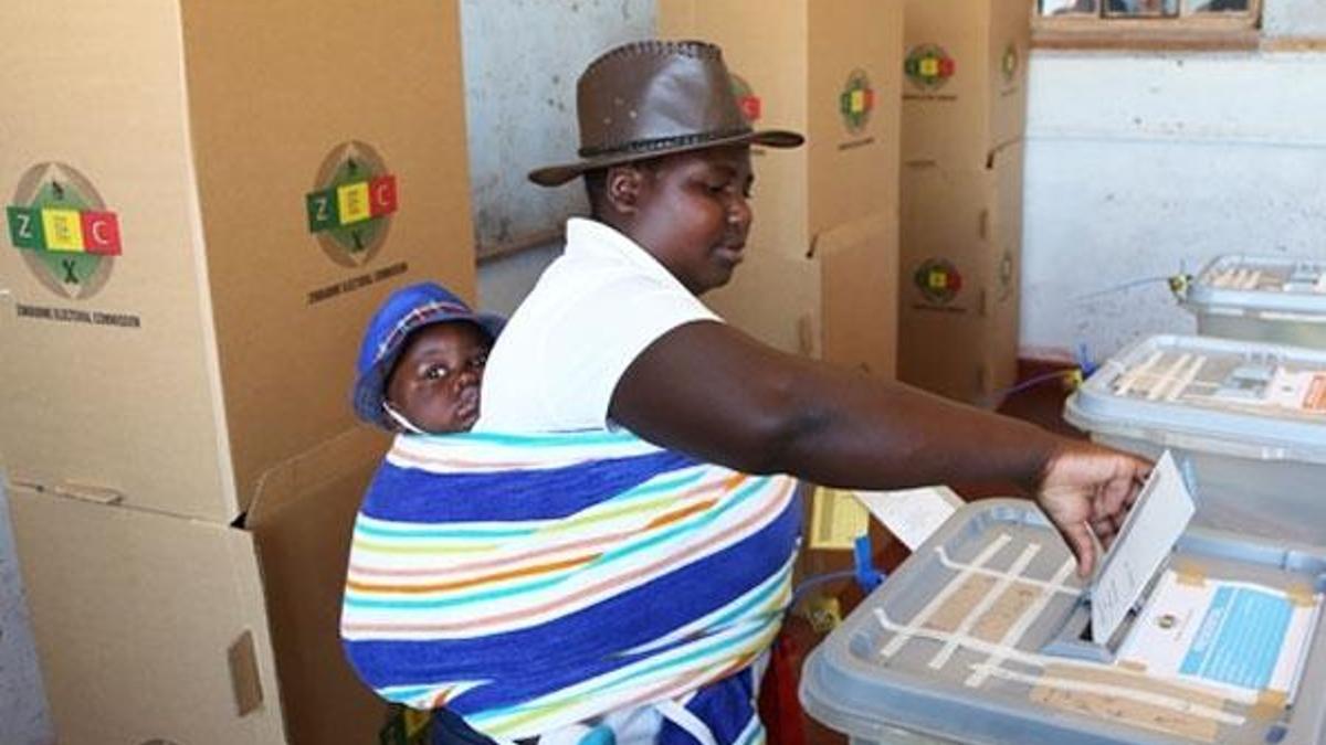 Zimbabve'de 38 yıl sonra Mugabe'siz ilk başkanlık seçimi