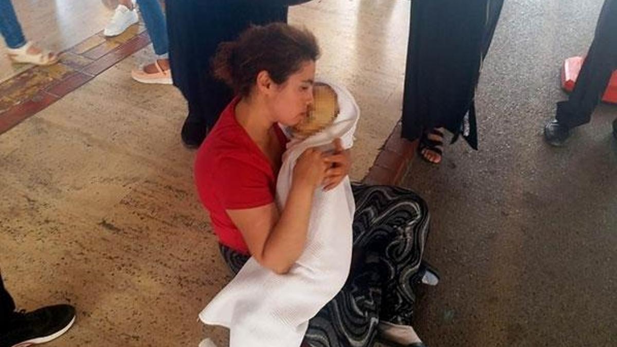 Hastane önünde yürek burkan görüntü