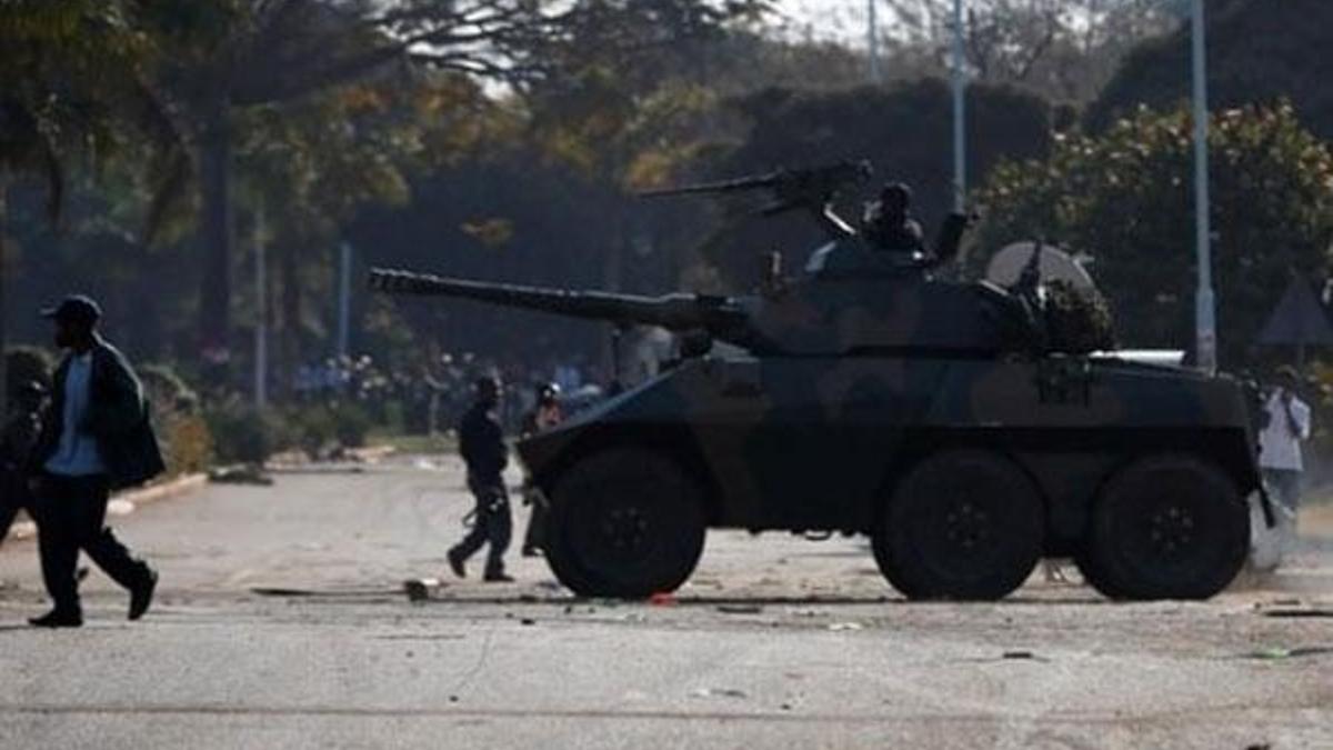 Zimbabve'de ordu sokağa indi