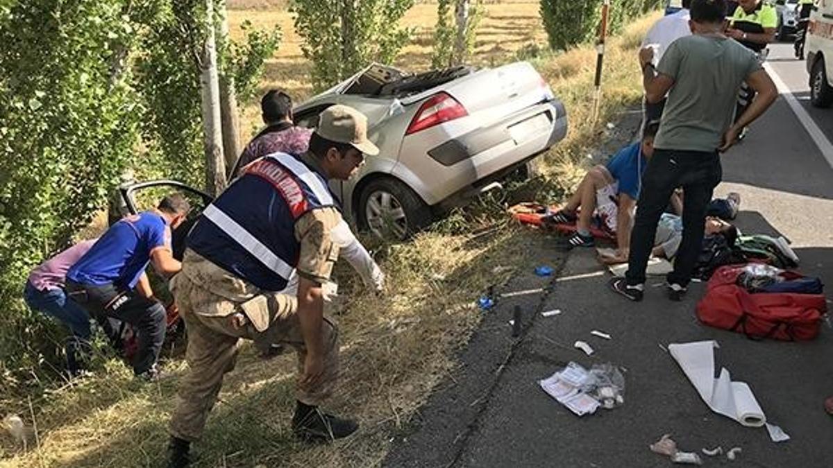 Trafik kazası sonrası can pazarı: 2 ölü, 3 yaralı