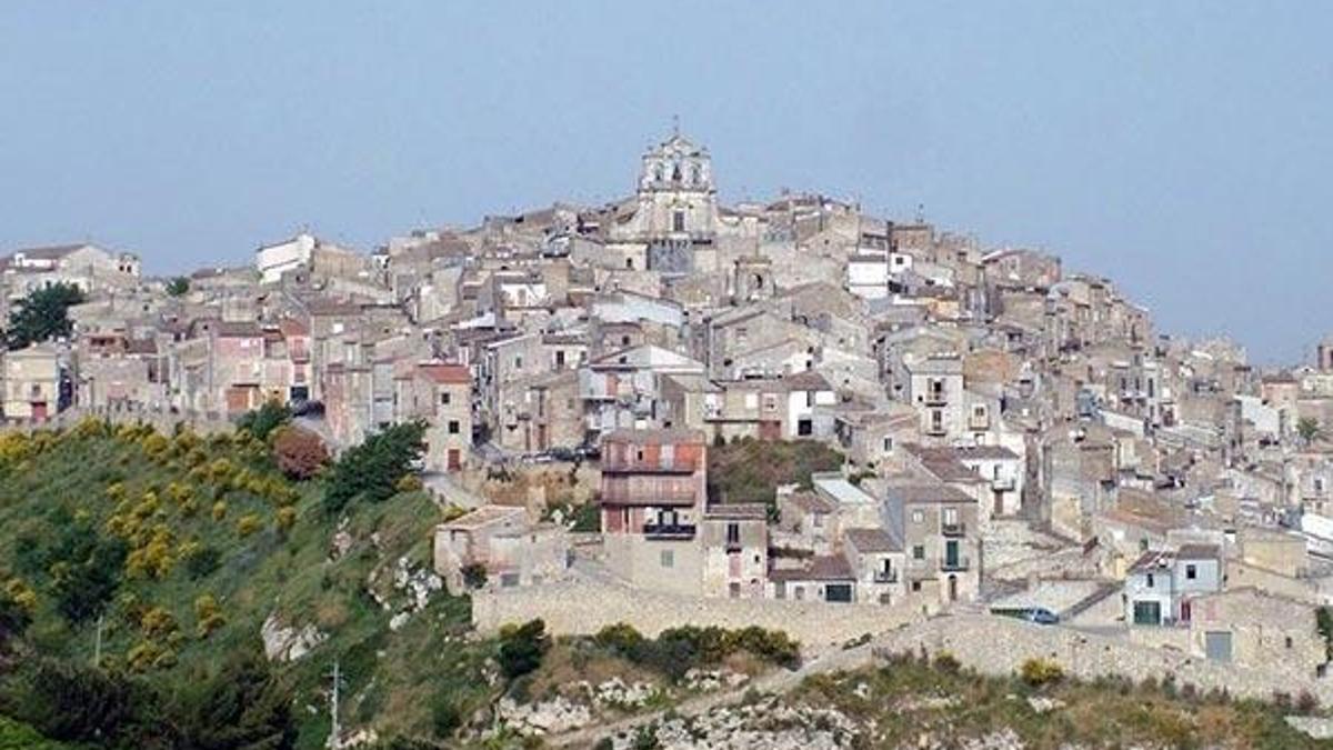 Yazlık evleri 1 Euro'dan satışa çıkardılar