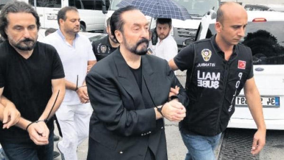 Adnan Hoca’ya ‘Ergenekon’ dahil 353 soru sordular