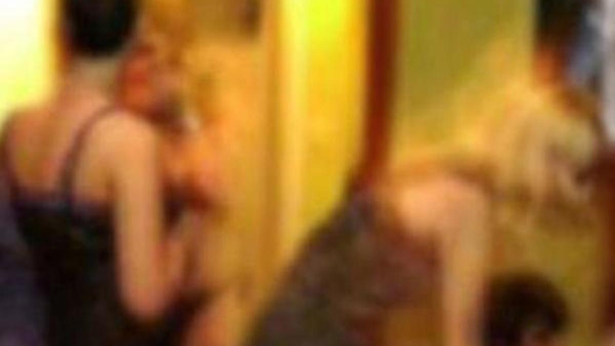 Otostopla fuhuş yaparken yakalandılar