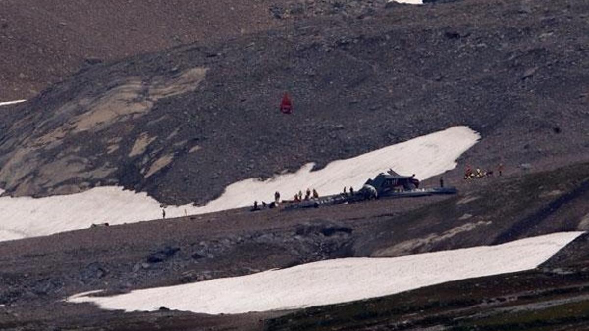 20 kişilik uçak Alp Dağları'nda düştü! Kurtulan yok