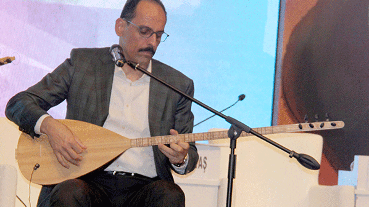 İbrahim Kalın, saz çalıp türkü söyledi