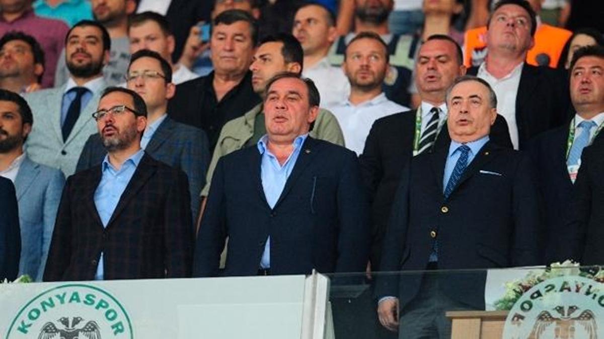 Bakan Kasapoğlu ve TFF Başkanı Demirören tribünde