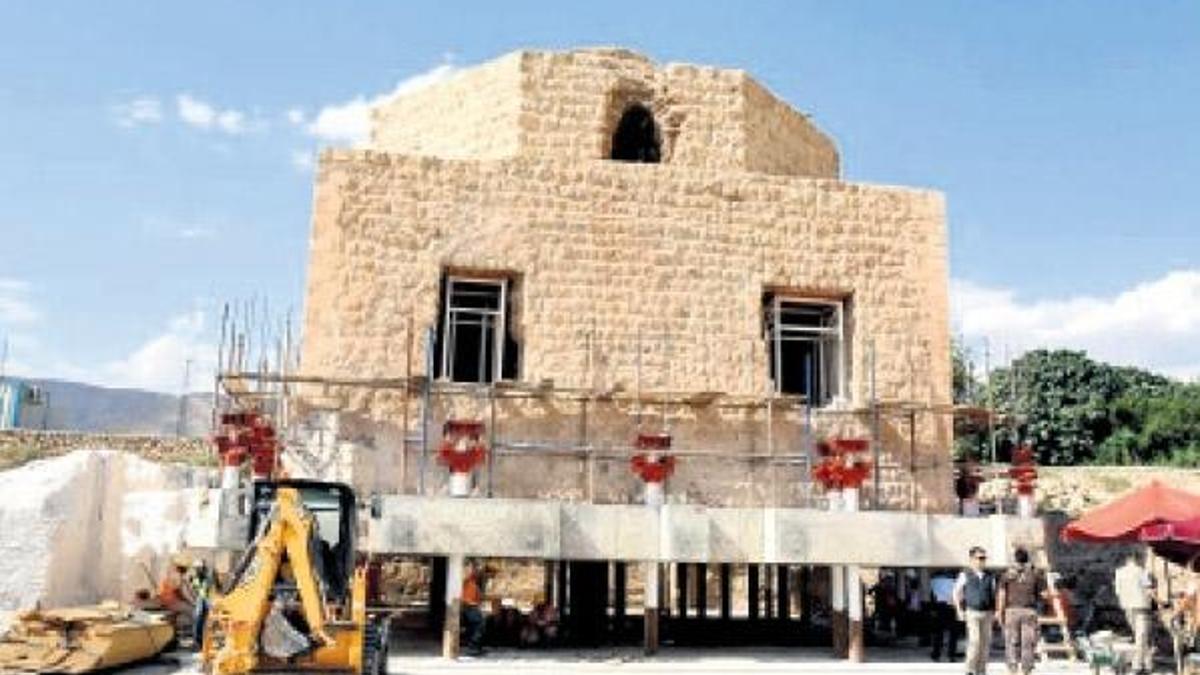 650 yıllık tarihi hamam taşınıyor