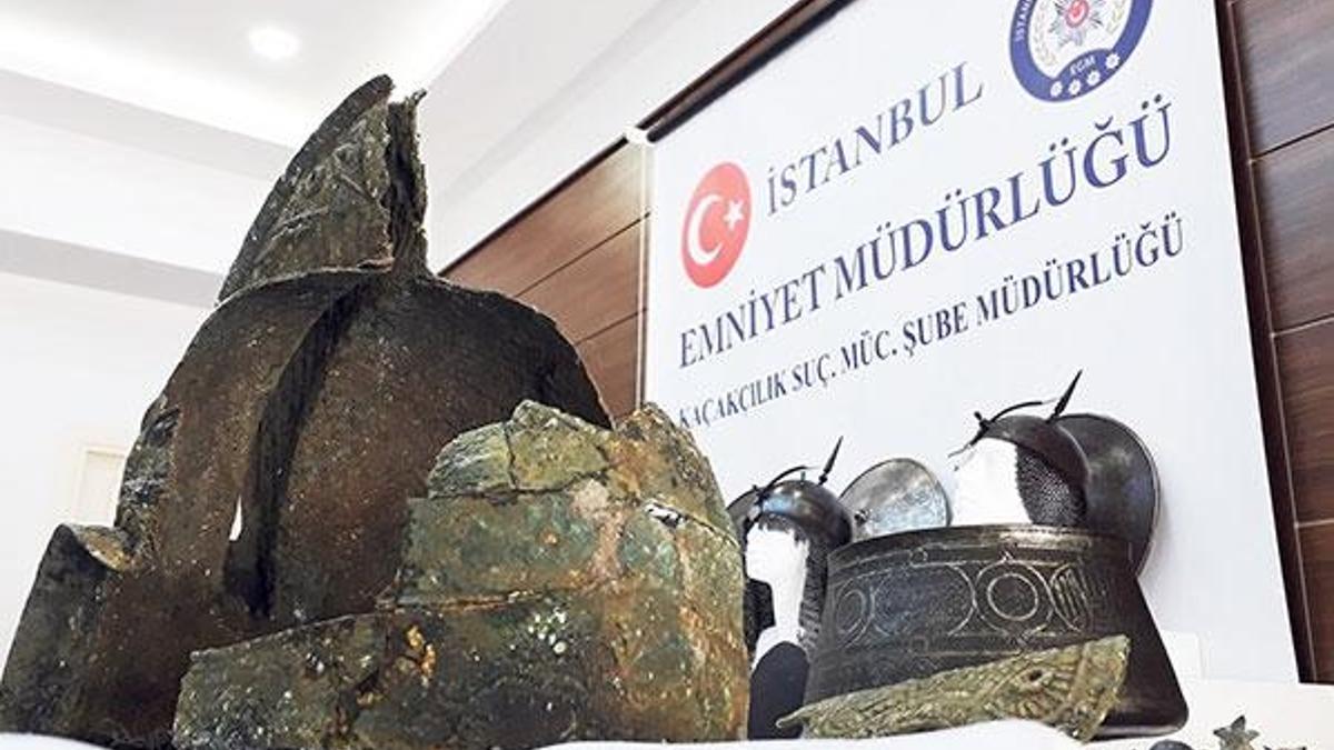 2 bin yıllık gladyatör miğferi