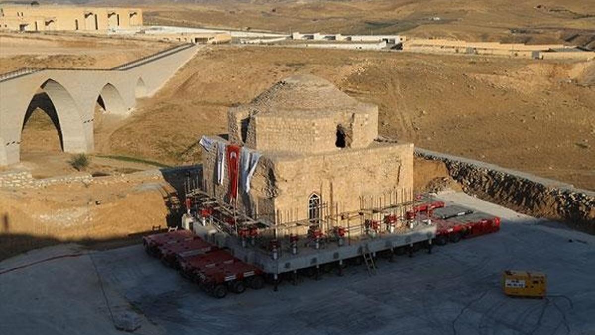 Tarihi Artuklu Hamamı yerine indiriliyor