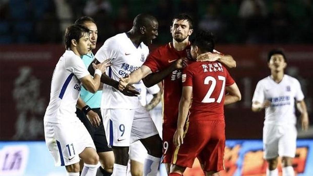 Demba Ba'ya yönelik ırkçı saldırıya 6 maç men!