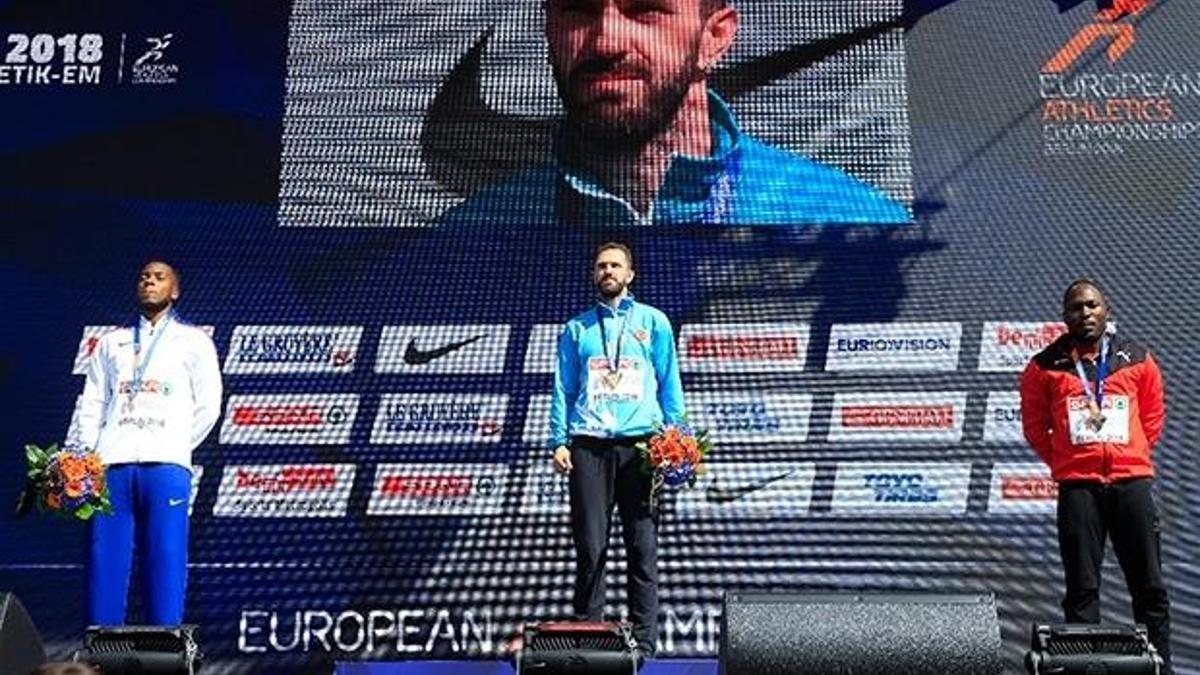 Ramil Guliyev, altın madalyasını törenle aldı