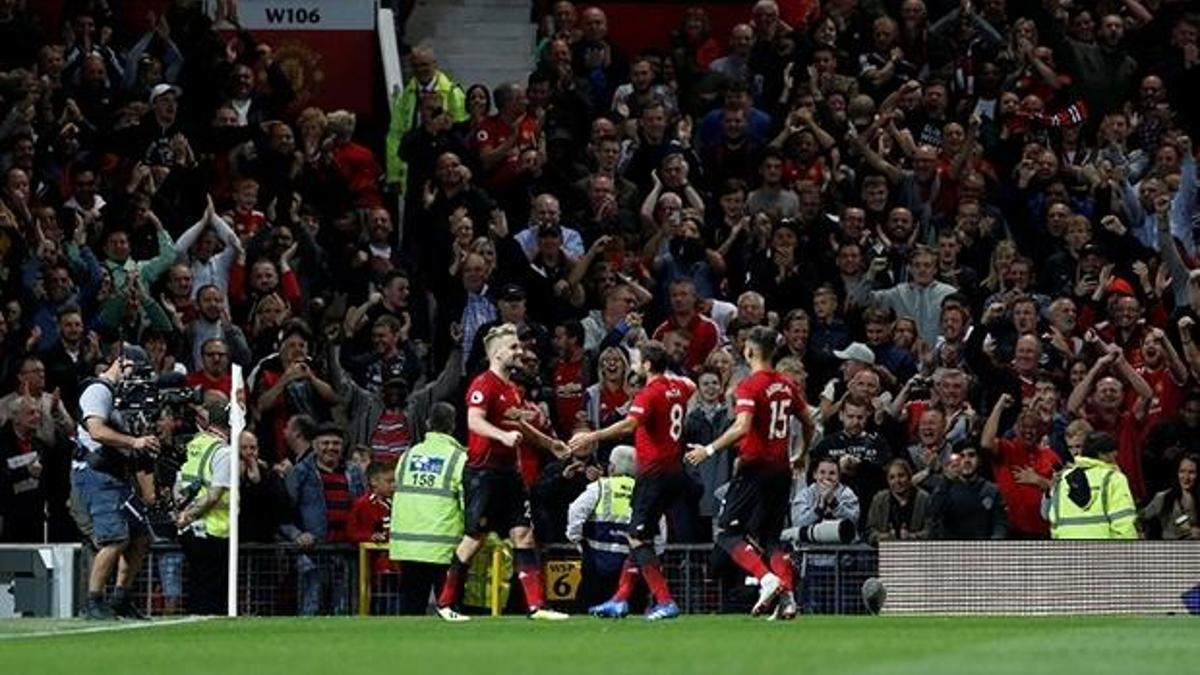 Manchester United galibiyetle başladı