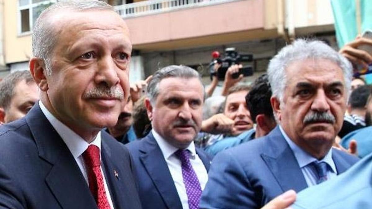 Cumhurbaşkanı Erdoğan Rize'de kafede vatandaşlarla sohbet etti