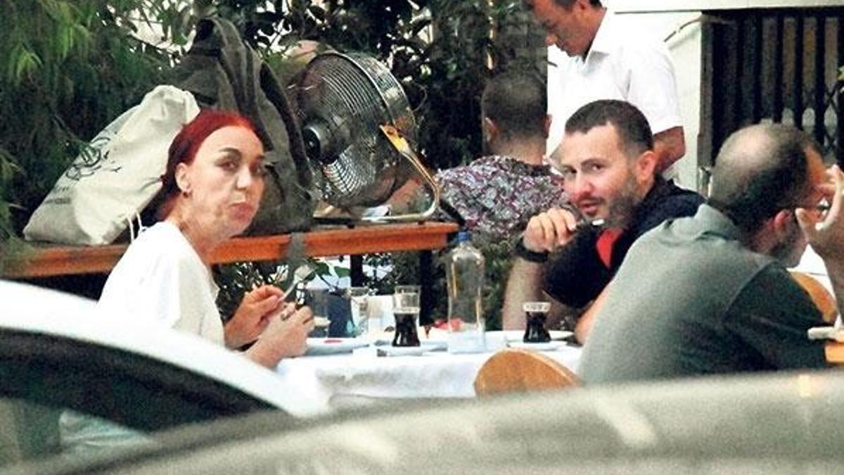 Mekanı terketti