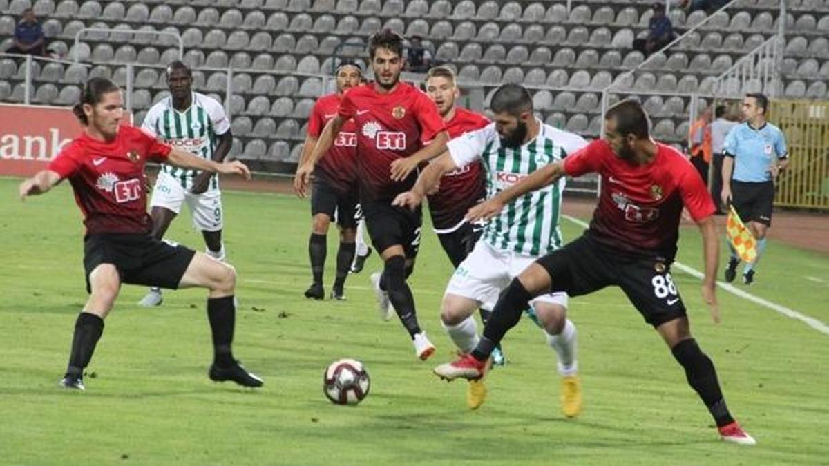 Giresunspor evinde 3'ledi
