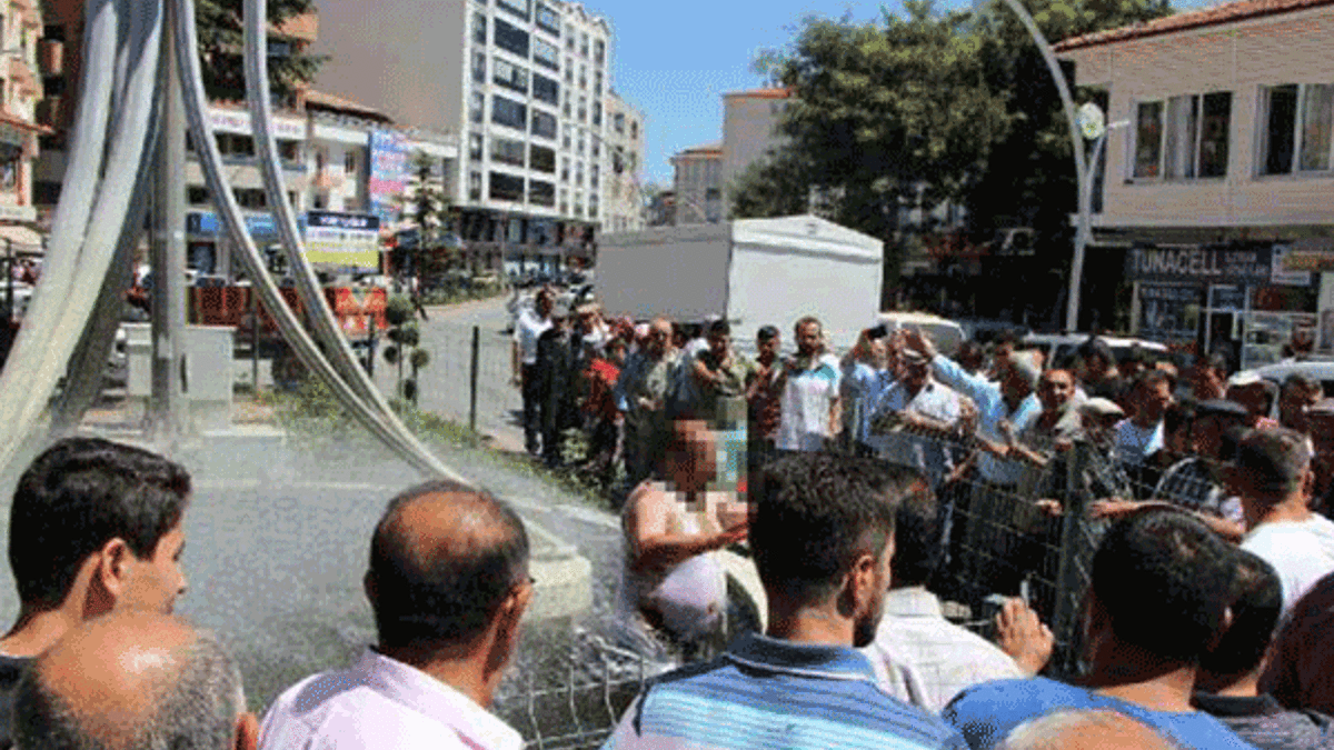 Kendini ateşe verdi, süs havuzuna atılarak kurtarıldı
