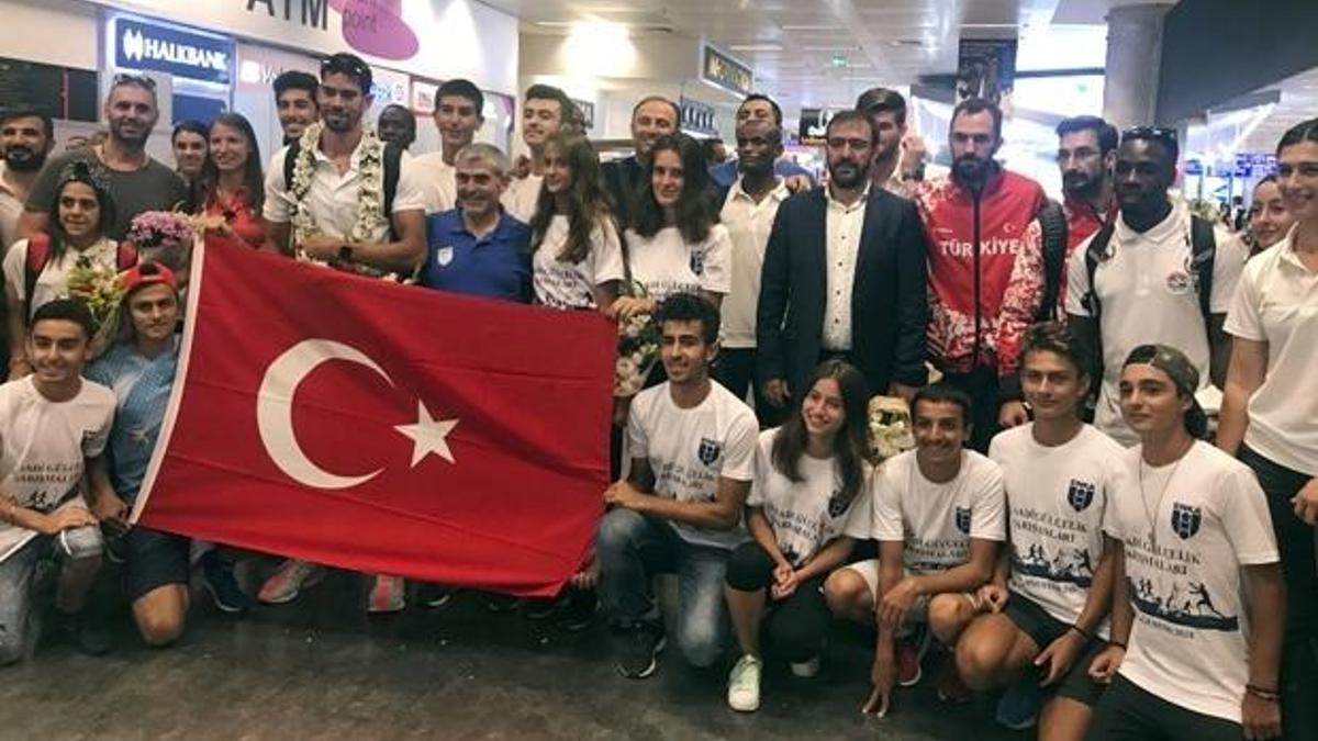 Atletizm Milli Takımı yurda döndü