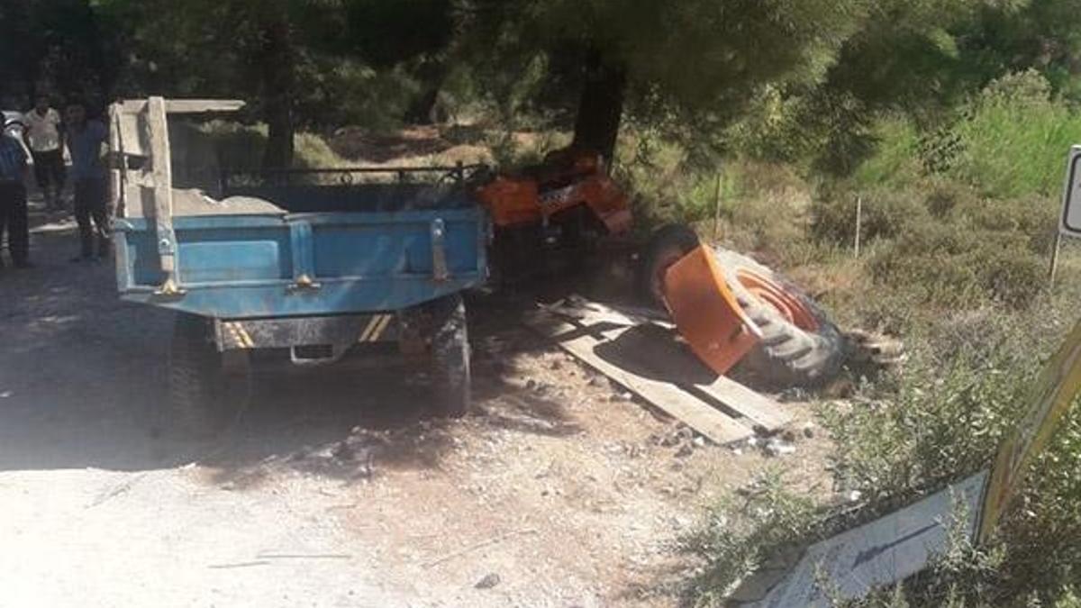 Traktör şarampole uçtu: 2 kişi hayatını kaybetti, 3 hayvan telef oldu