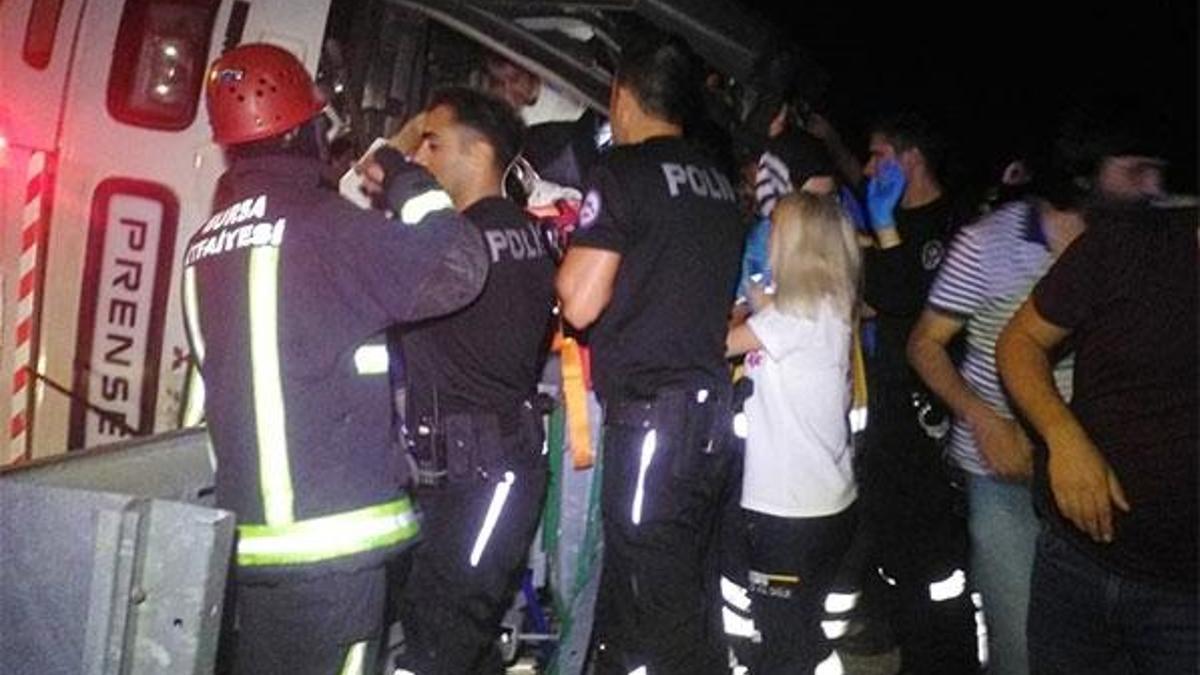 Bursa’da öğrencileri taşıyan otobüs devrildi! Ölü ve yaralılar var