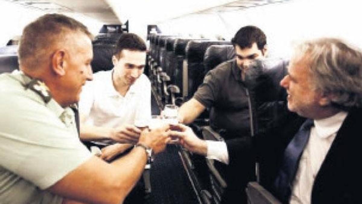 Özgürlüğe kadeh kaldırdılar!