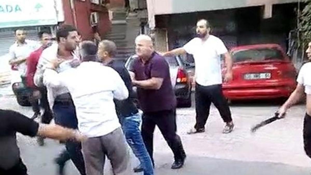 Şoförler falçata ve kemerlerle birbirine girdi!