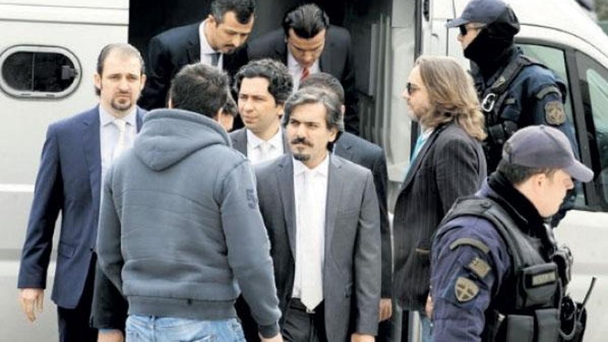 Yunanistan’ın darbeci sevgisi!